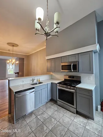 $1,850 | 32 1st Street, Unit 2, Albany, NY 12210