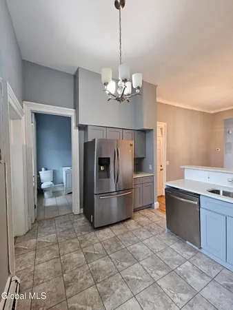 $1,850 | 32 1st Street, Unit 2, Albany, NY 12210