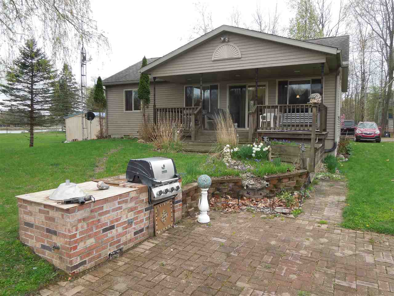 643 East Sun Oil Road Gladwin, MI 48624 - Photo 1 of 33