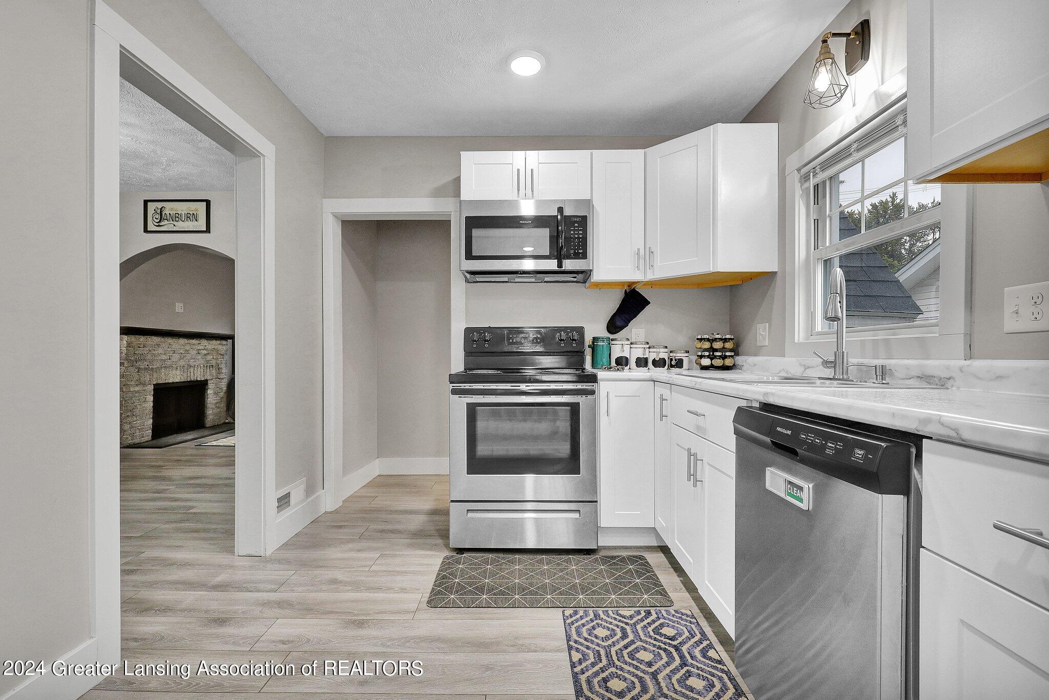 221 East Rouse Street Lansing, MI 48910 - Photo 7 of 27 9-web-or-mls-Open Ended Media-9