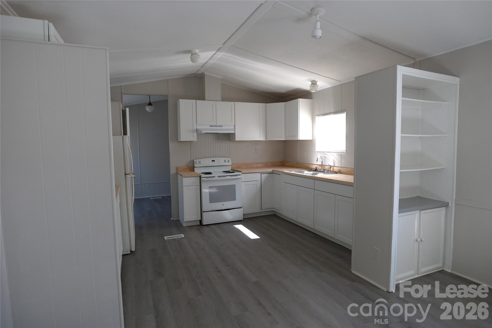 2689 Robinson Road Newton, NC 28658 - Photo 4 of 10 Gallery Image 4