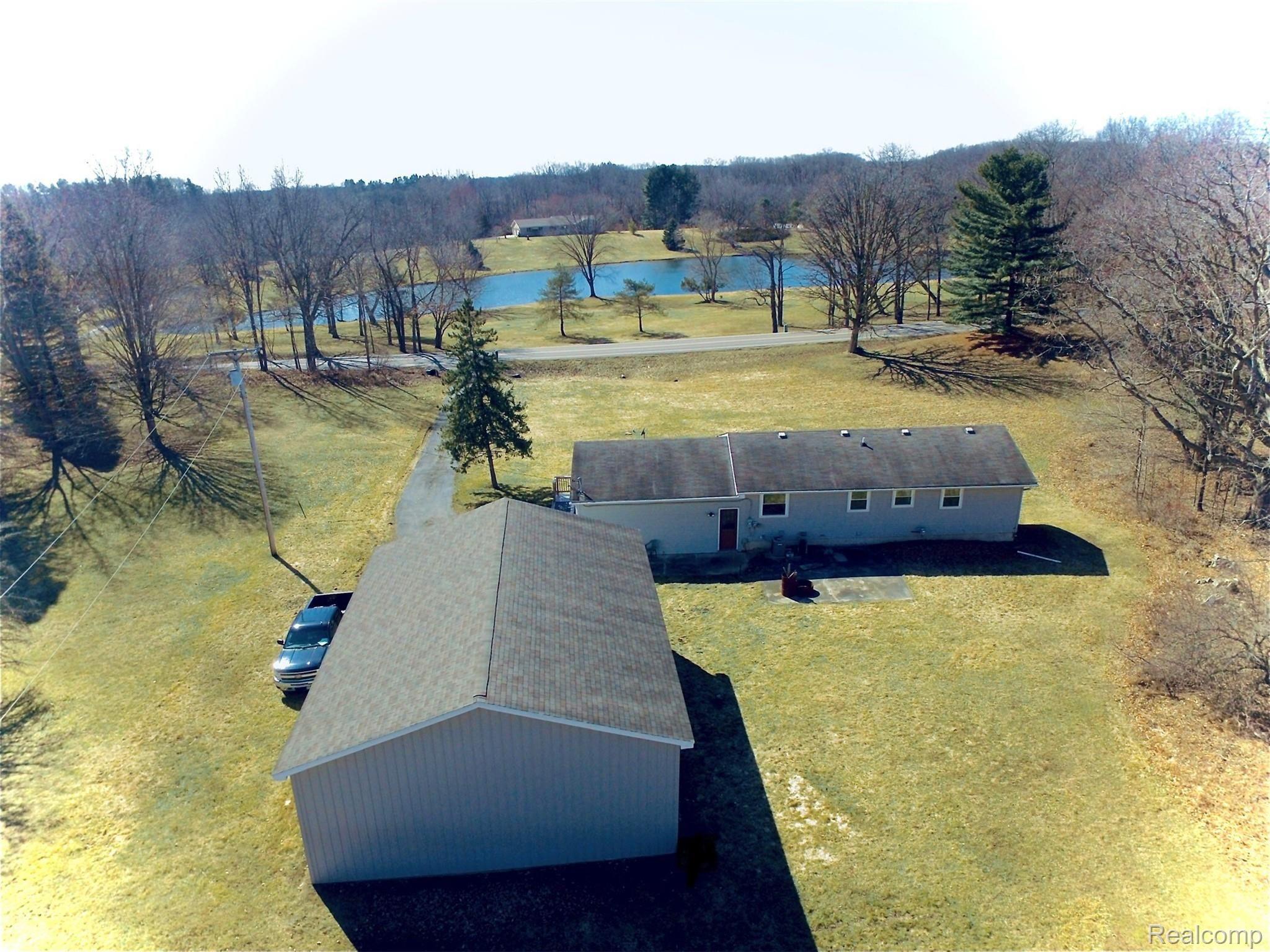 2972 Byron Road Howell, MI 48855 - Photo 7 of 30 8918188F-8234-46B5-94A4-0DE6029B3038.jpeg