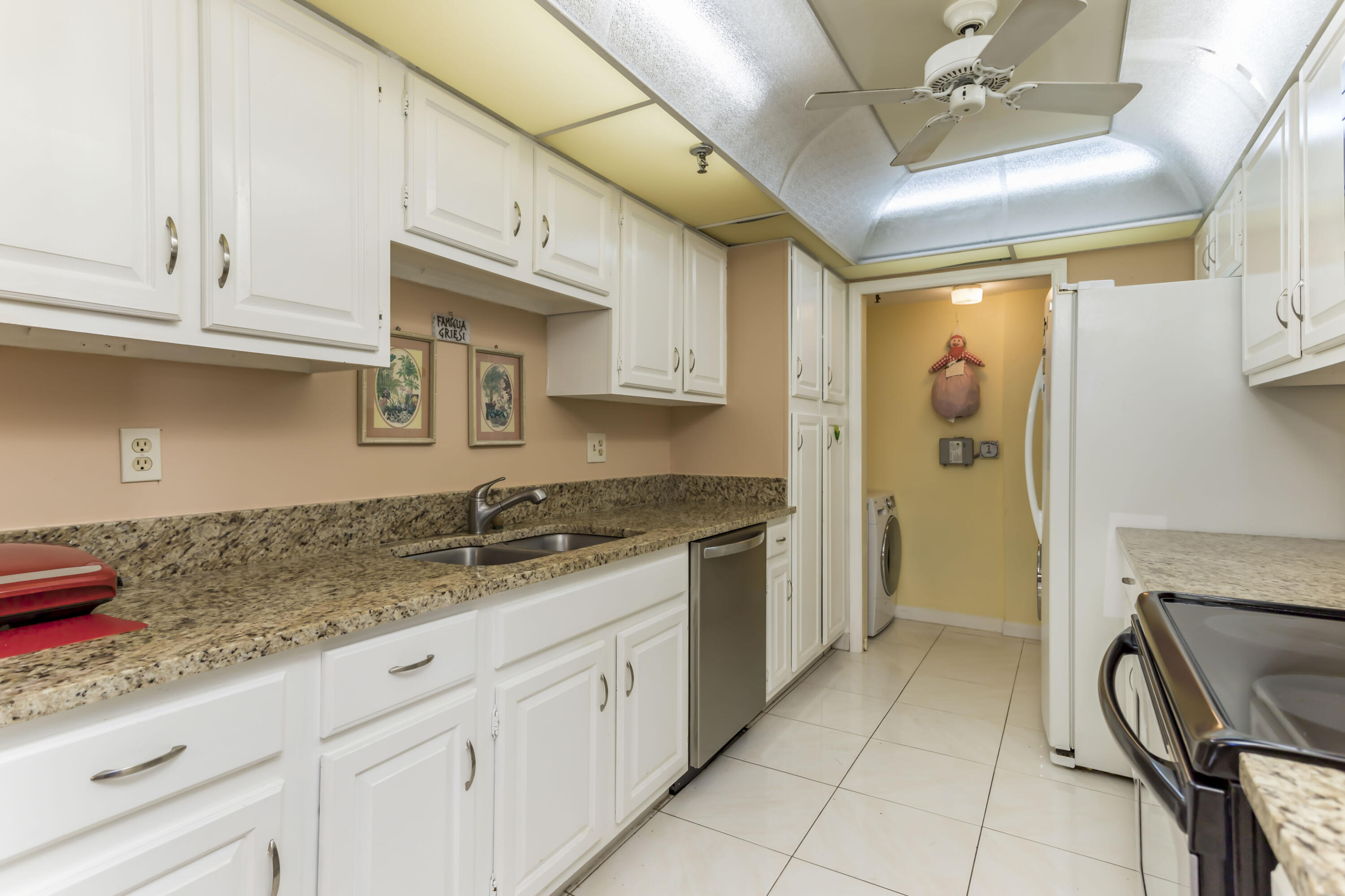 859 Jeffery Street, Unit 1040 Boca Raton, FL 33487 - Photo 4 of 36 kitchen1