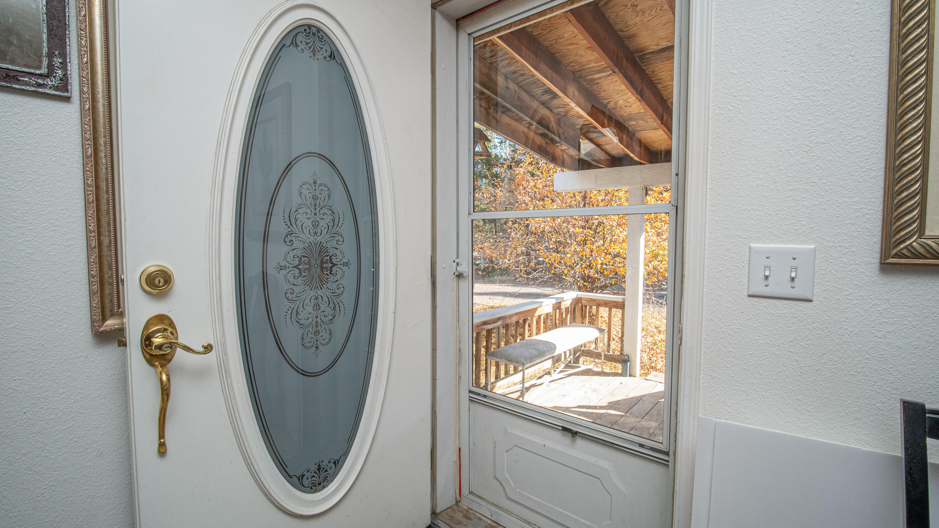 52911 Day Road La Pine, OR 97739 - Photo 4 of 34 Come on in!