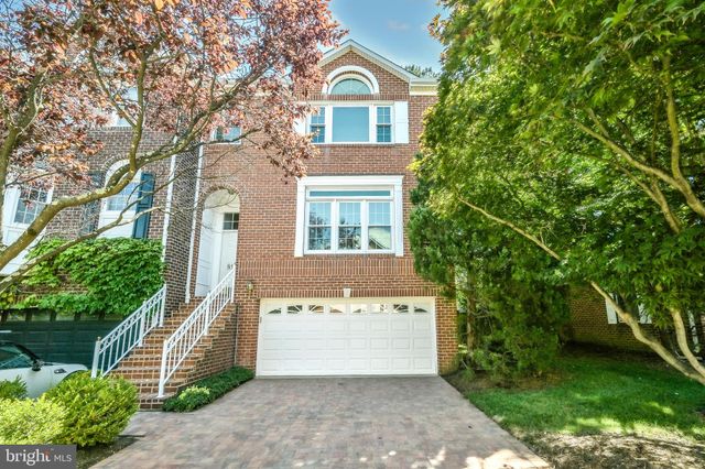 $910,000 | 8190 Madrillon Court, Vienna, VA 22182