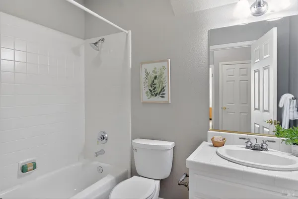 $1,275,000 | 10 Makena Court, Petaluma, CA 94954