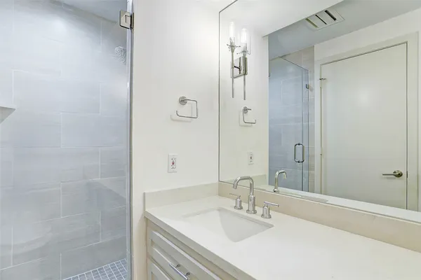 $8,000 | 121 North Post Oak Lane, Unit 205, Houston, TX 77024