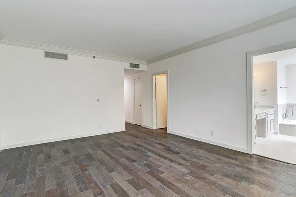 $8,000 | 121 North Post Oak Lane, Unit 205, Houston, TX 77024