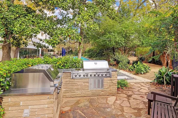 $8,000 | 121 North Post Oak Lane, Unit 205, Houston, TX 77024