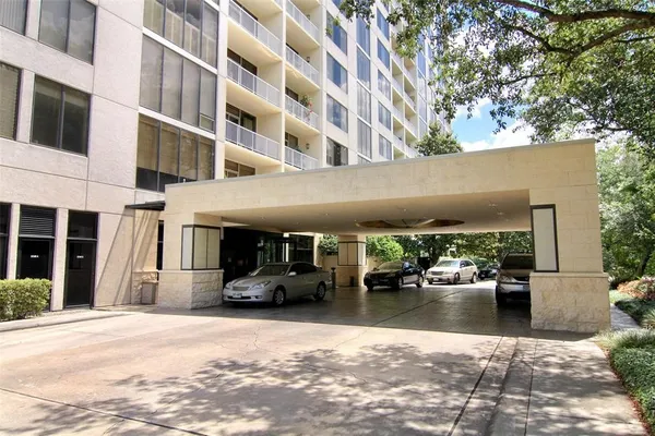 $8,000 | 121 North Post Oak Lane, Unit 205, Houston, TX 77024
