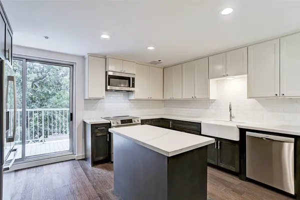 $8,000 | 121 North Post Oak Lane, Unit 205, Houston, TX 77024