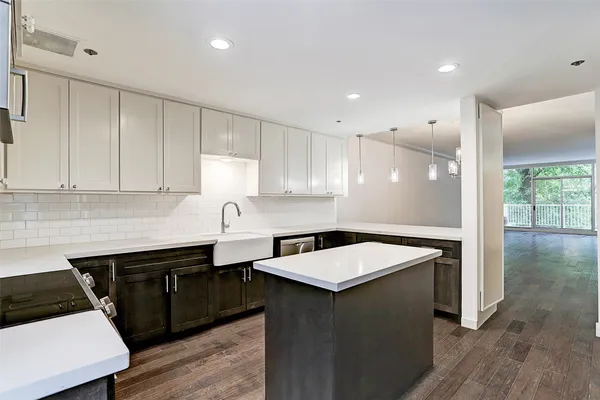 $8,000 | 121 North Post Oak Lane, Unit 205, Houston, TX 77024