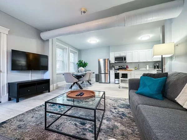 $9,500 | 636 Washington Street, Unit 1, Brookline, MA 02446