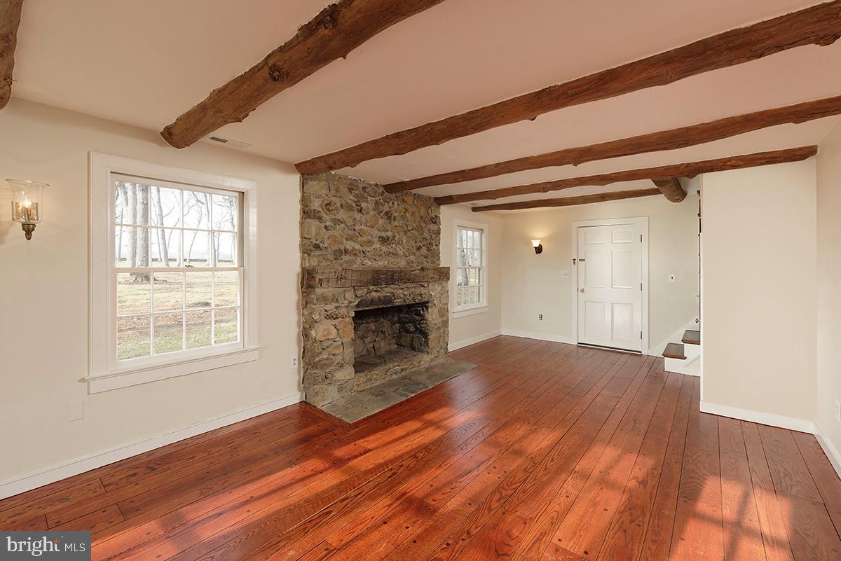 2083 Atoka Road Marshall, VA 20115 - Photo 7 of 21 View of the living room