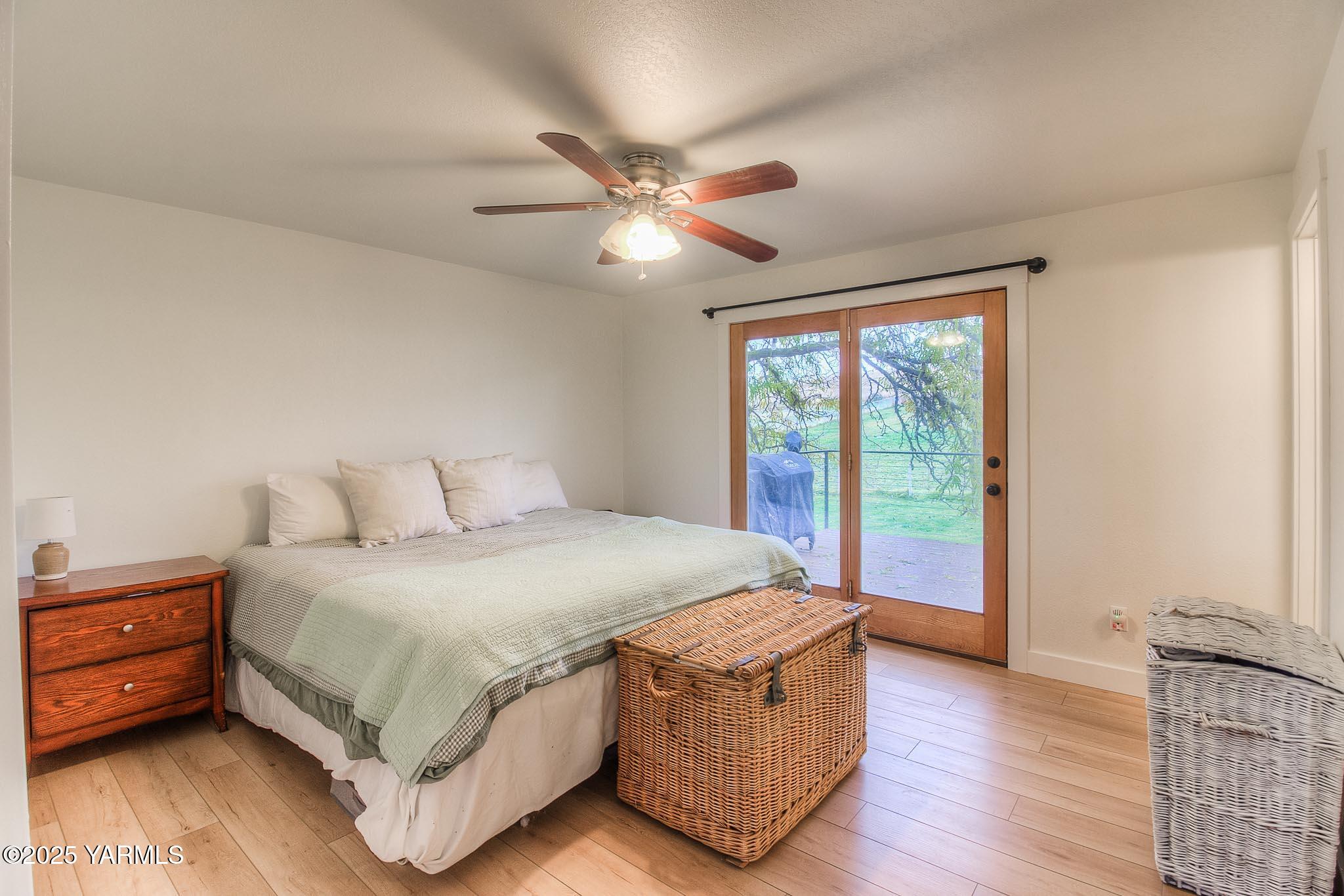 240 Knoll Road Yakima, WA 98908 - Photo 15 of 47 a bedroom with a bed and large window