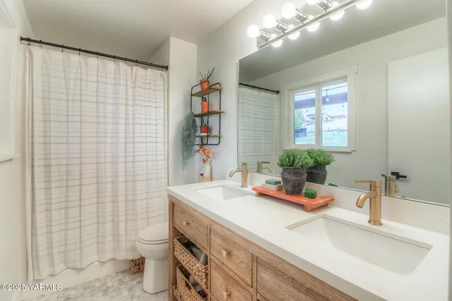 $585,000 | 240 Knoll Road, Yakima, WA 98908