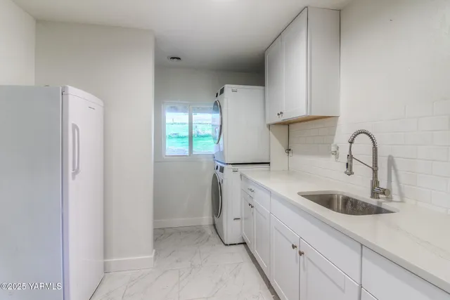 $585,000 | 240 Knoll Road, Yakima, WA 98908