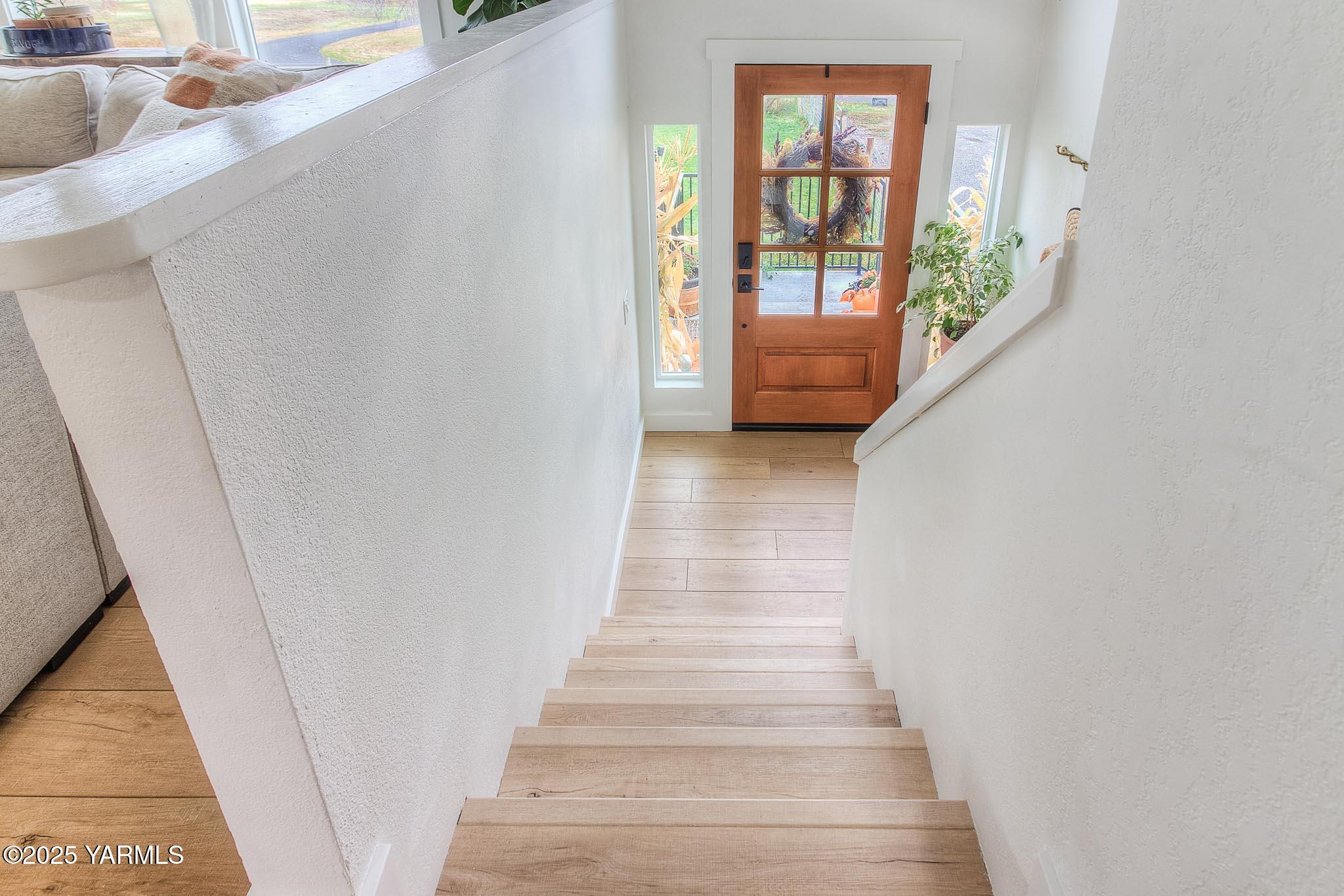 240 Knoll Road Yakima, WA 98908 - Photo 3 of 47 a view of entryway and hall with wooden floor