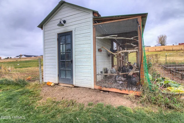 $585,000 | 240 Knoll Road, Yakima, WA 98908