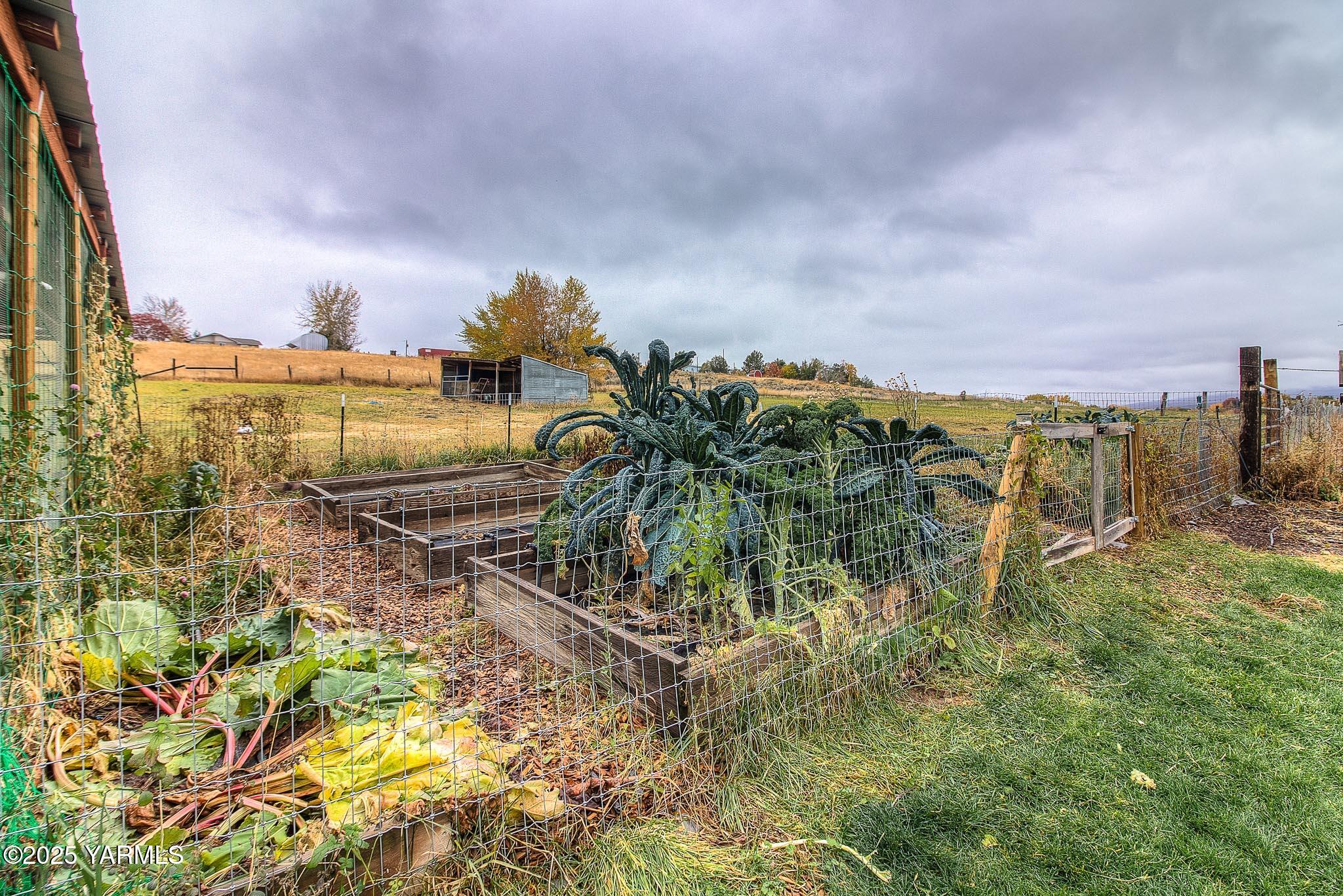 240 Knoll Road Yakima, WA 98908 - Photo 39 of 47 a view of a lake