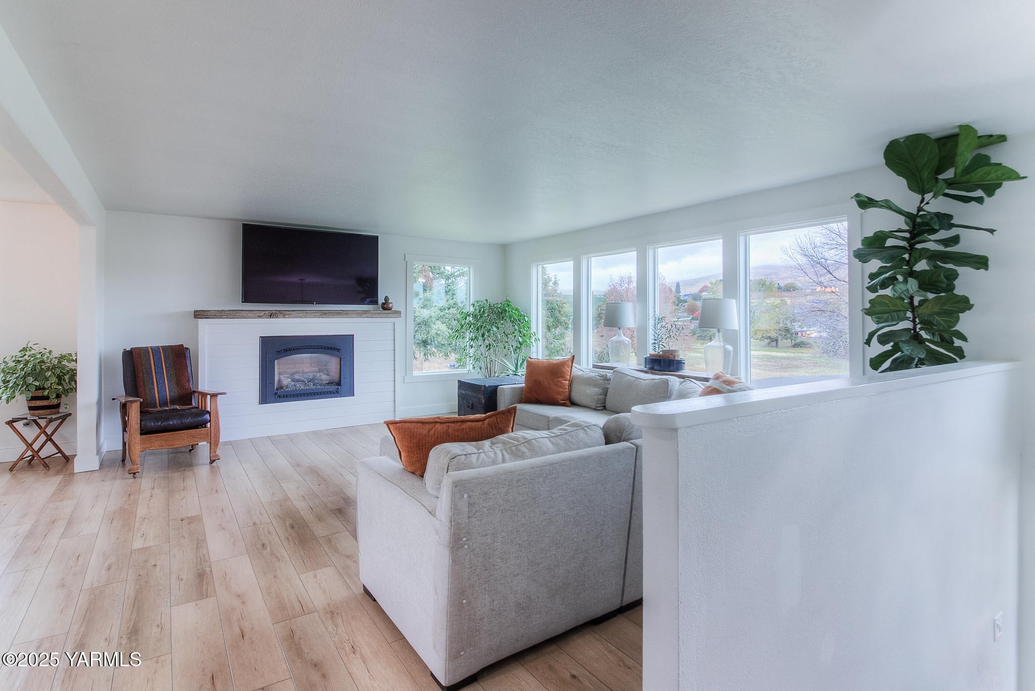 240 Knoll Road Yakima, WA 98908 - Photo 4 of 47 a living room with furniture a fireplace and a flat screen tv