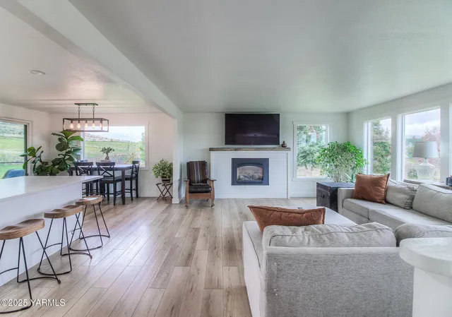 $585,000 | 240 Knoll Road, Yakima, WA 98908
