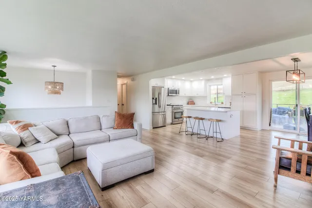 $585,000 | 240 Knoll Road, Yakima, WA 98908