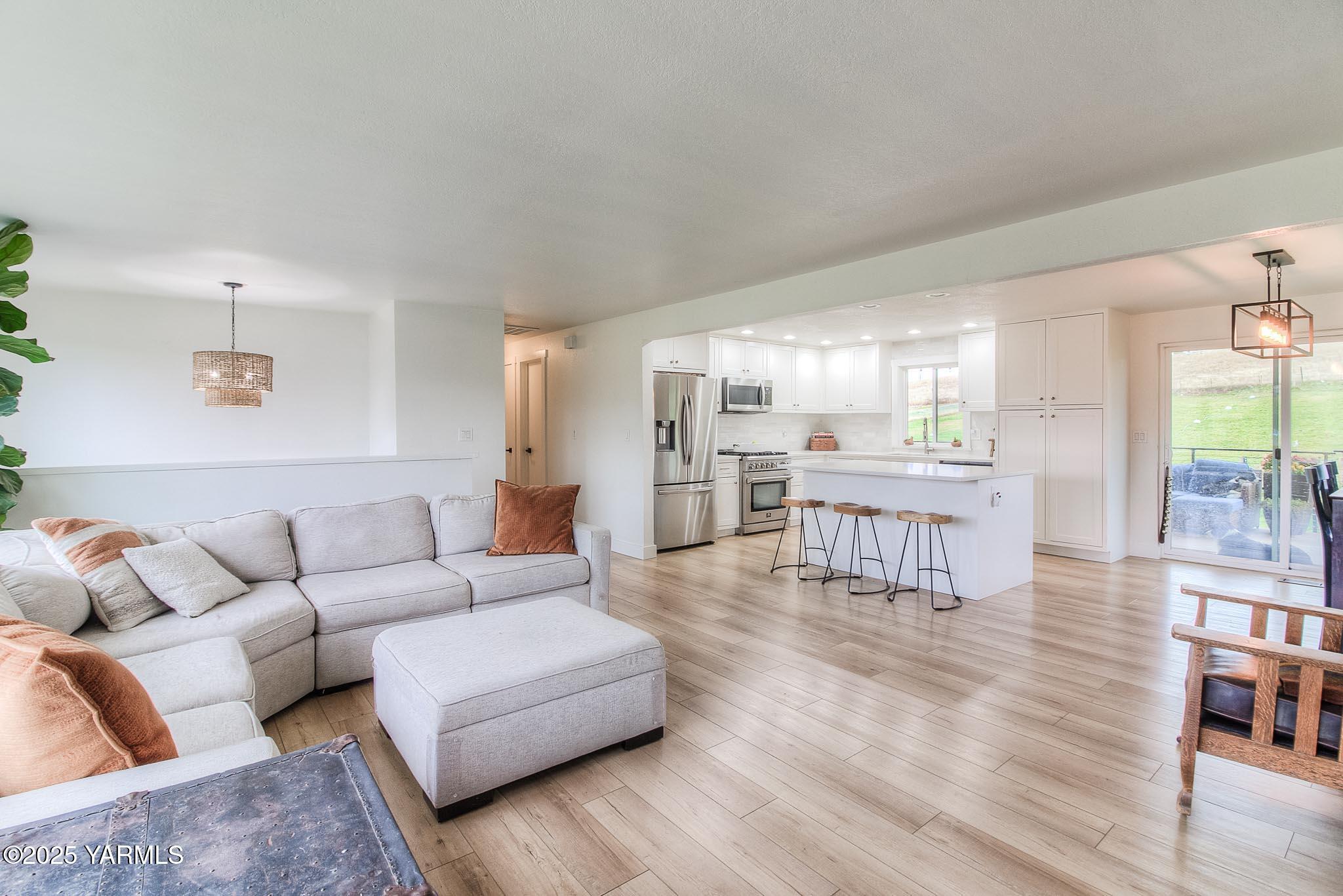 240 Knoll Road Yakima, WA 98908 - Photo 7 of 47 a living room with furniture and view of kitchen next to a window