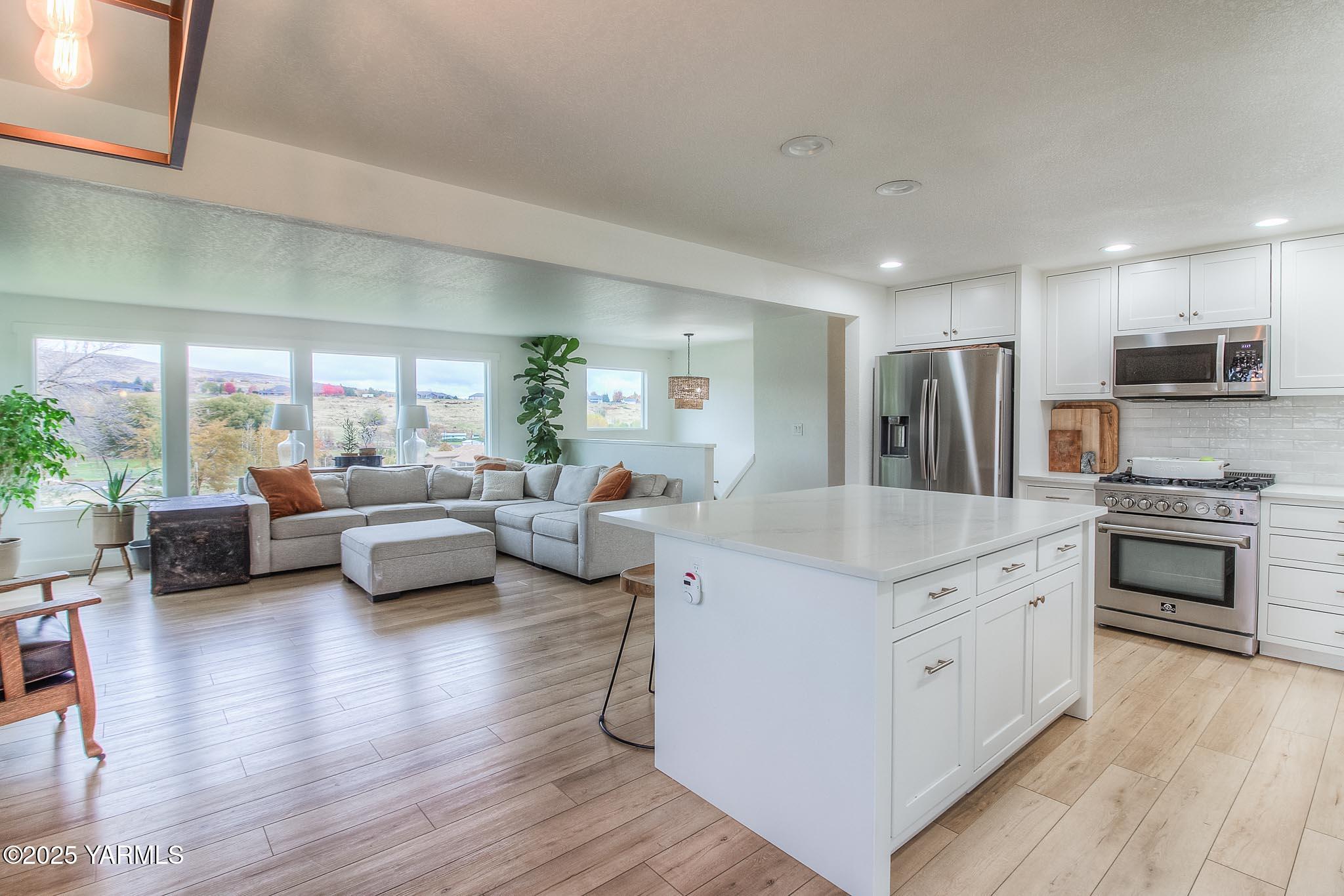 240 Knoll Road Yakima, WA 98908 - Photo 8 of 47 Open Concept