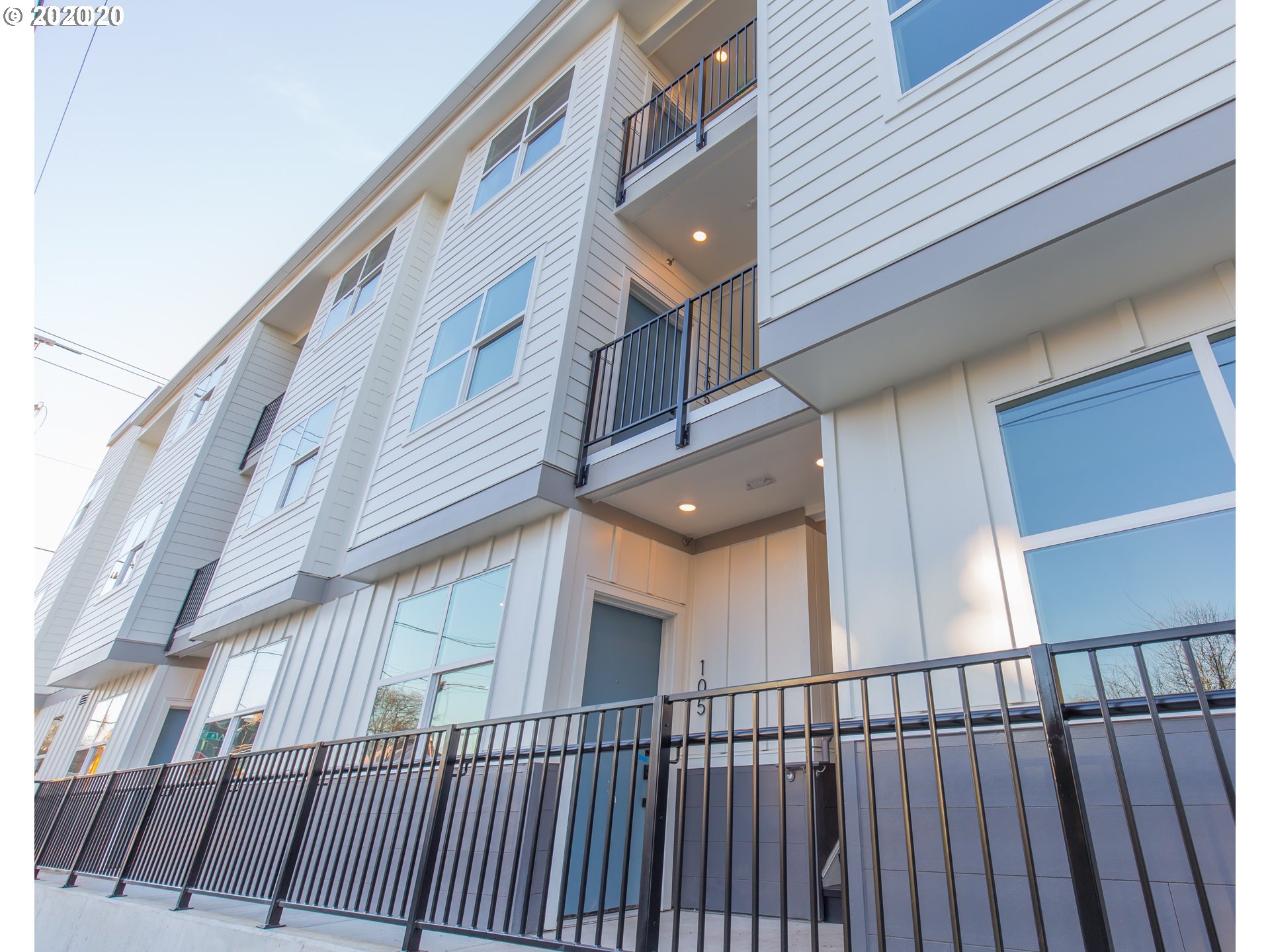 1801 North Rosa Parks Way, Unit 306 Portland, OR 97217 - Photo 3 of 11 Gallery Image 3