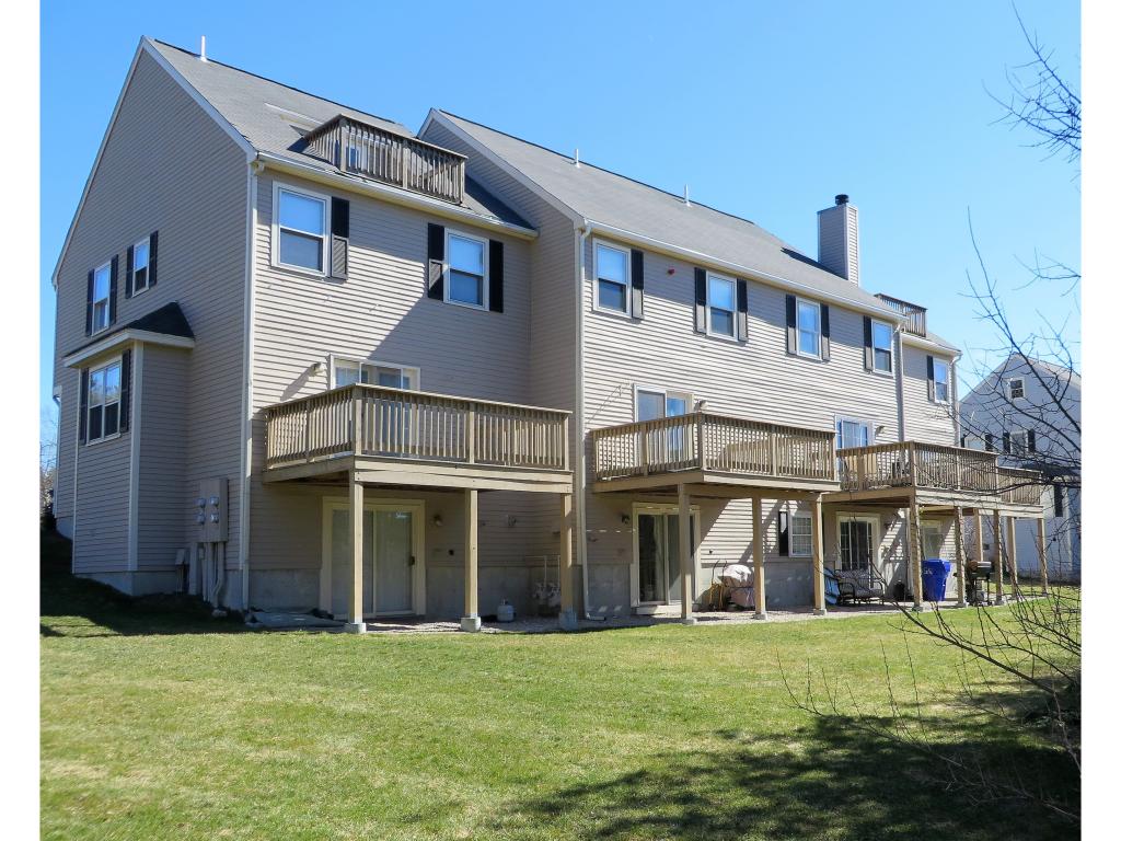 11 Riviera Road, Unit 11 Hudson, NH 03051 - Photo 22 of 27
