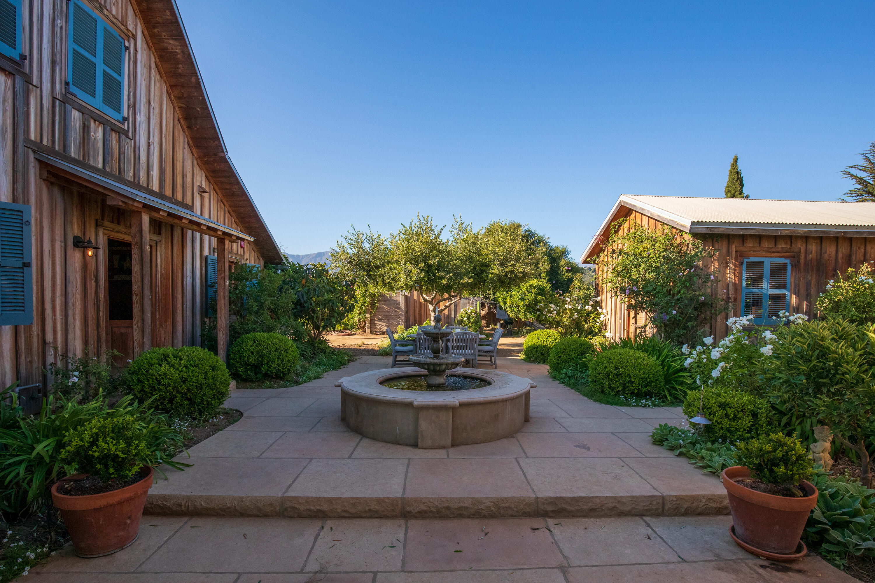 6790 Rincon Road Carpinteria, CA 93013 - Photo 16 of 28 Fountain