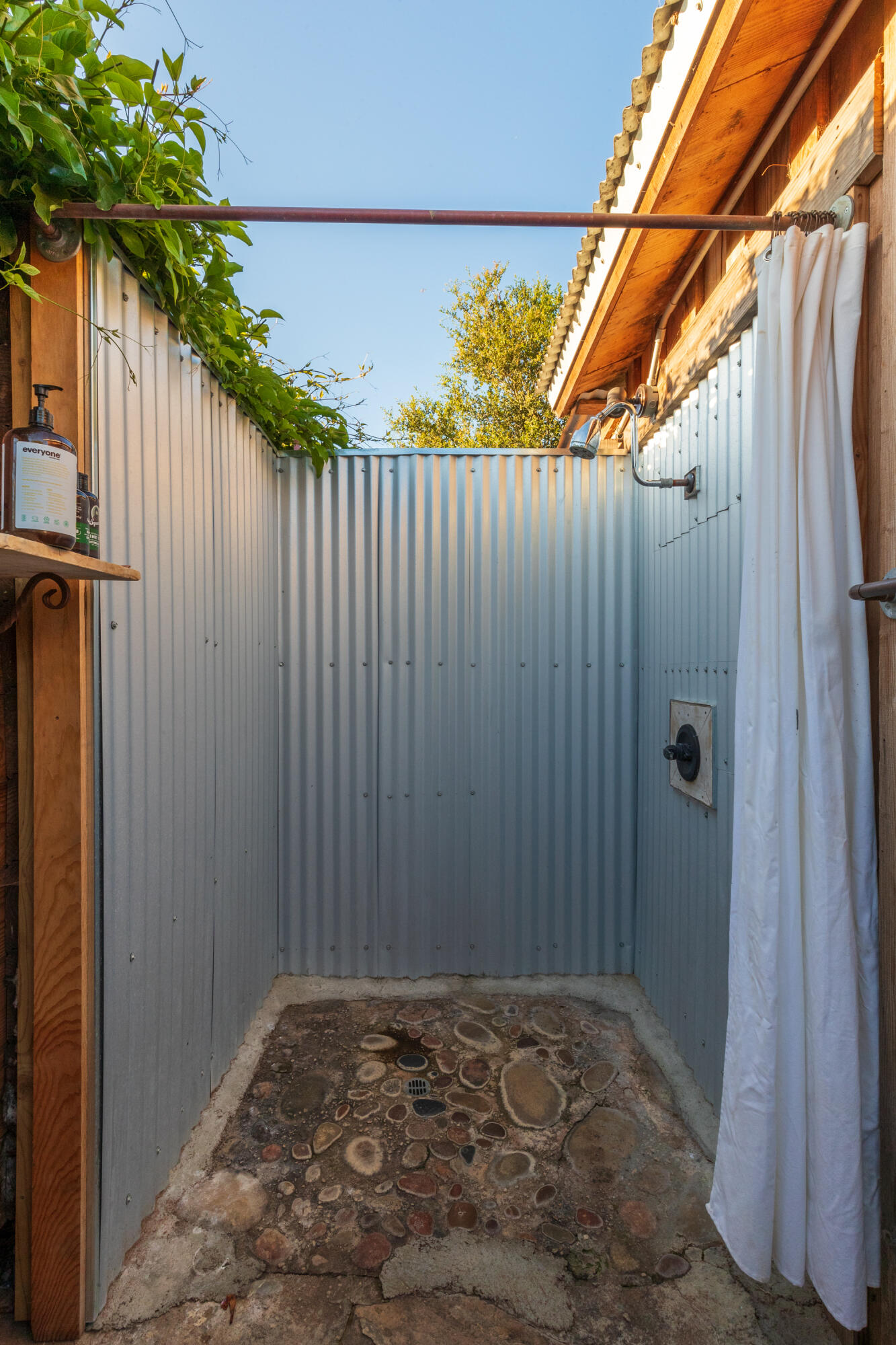 6790 Rincon Road Carpinteria, CA 93013 - Photo 20 of 28 Shower