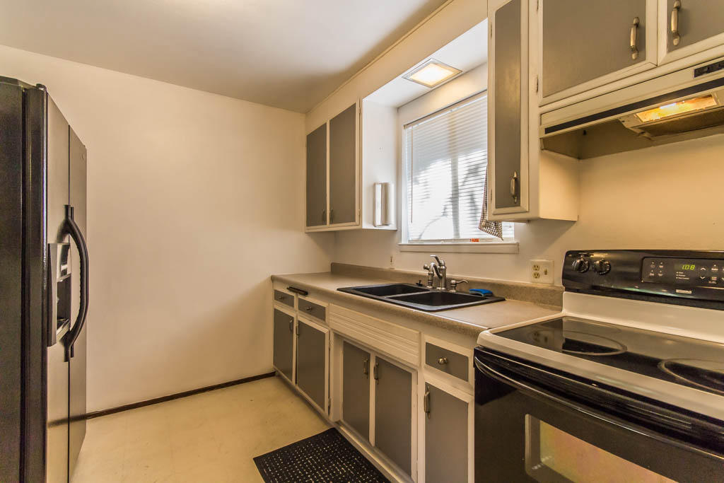 14789 Ravine Road Redding, CA 96003 - Photo 3 of 24 9 kitchen