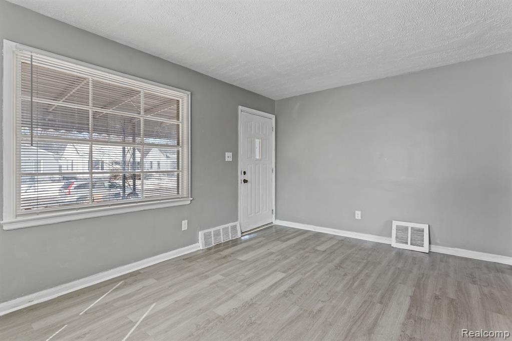 8600 Fielding Street Detroit, MI 48228 - Photo 3 of 24