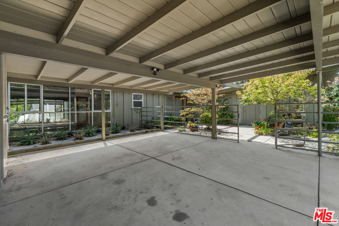 3641 Woodcliff Road Los Angeles, CA 91403 - Photo 25 of 26