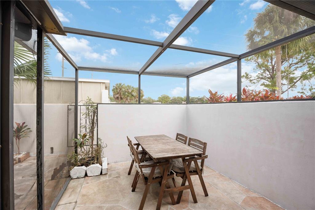 2767 Horseshoe Court, Unit Q3 Sarasota, FL 34235 - Photo 15 of 49 a view of a interior in a house
