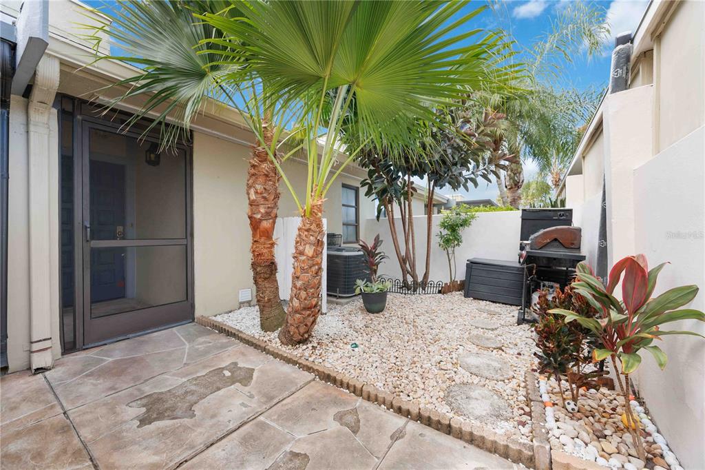 2767 Horseshoe Court, Unit Q3 Sarasota, FL 34235 - Photo 5 of 49 a view of a backyard with a sink