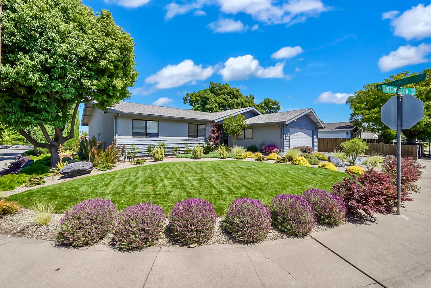 2727 Buttonwillow Avenue Stockton, CA 95207 - Photo 2 of 32