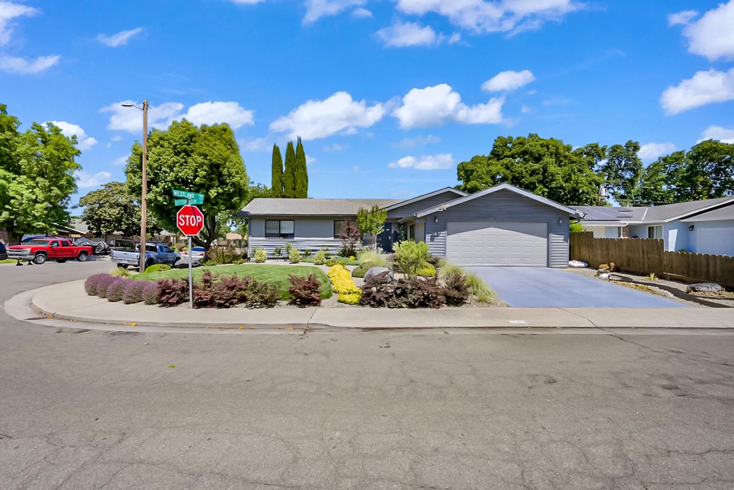 2727 Buttonwillow Avenue Stockton, CA 95207 - Photo 3 of 32