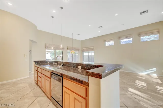 $2,700 | 7 Kennesaw Road, Henderson, NV 89052