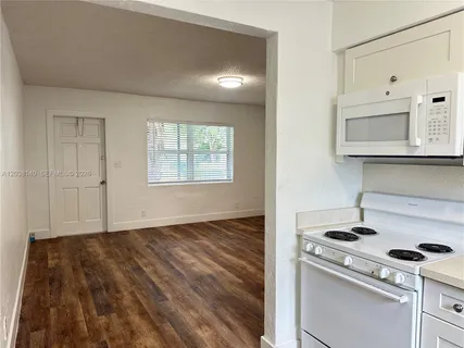 $1,425 | 1821 Thomas Street, Unit 2, Hollywood, FL 33020