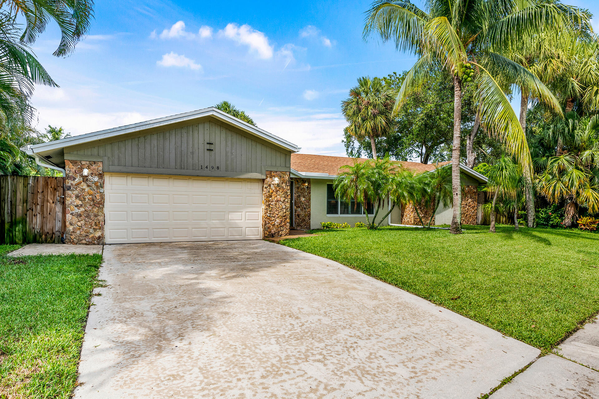 1498 West Royal Palm Road Boca Raton, FL 33486 - Photo 2 of 22 Front view