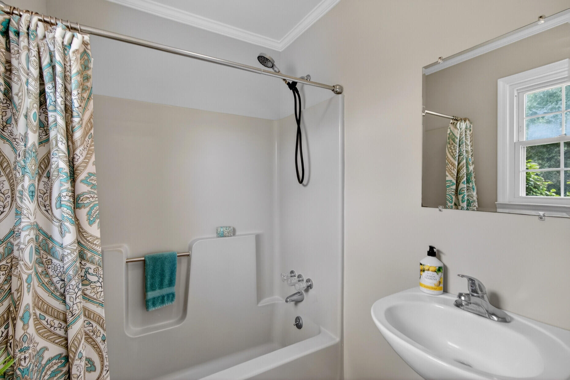 1824 Highway 61 Ridgeville, SC 29472 - Photo 23 of 35 23. Bathroom for guests and second bedr