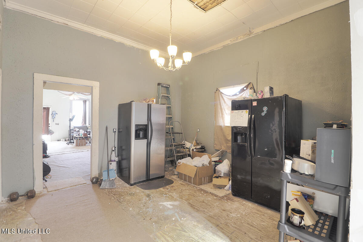 8708 Old CCC Camp Road Ocean Springs, MS 39564 - Photo 3 of 10 4Kitchen