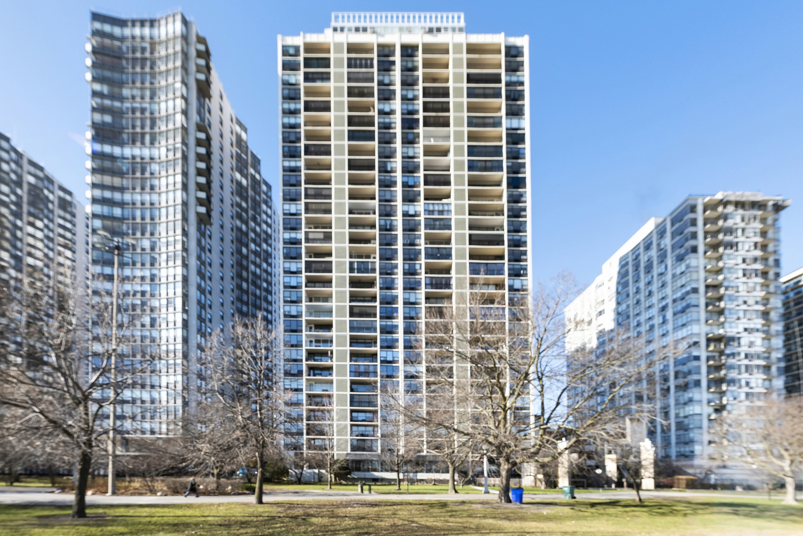 5733 North Sheridan Road, Unit 12B Chicago, IL 60660 - Photo 1 of 25