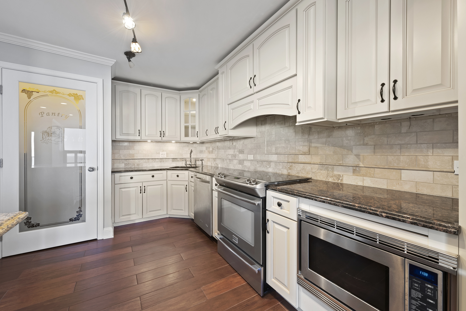 5733 North Sheridan Road, Unit 12B Chicago, IL 60660 - Photo 12 of 25