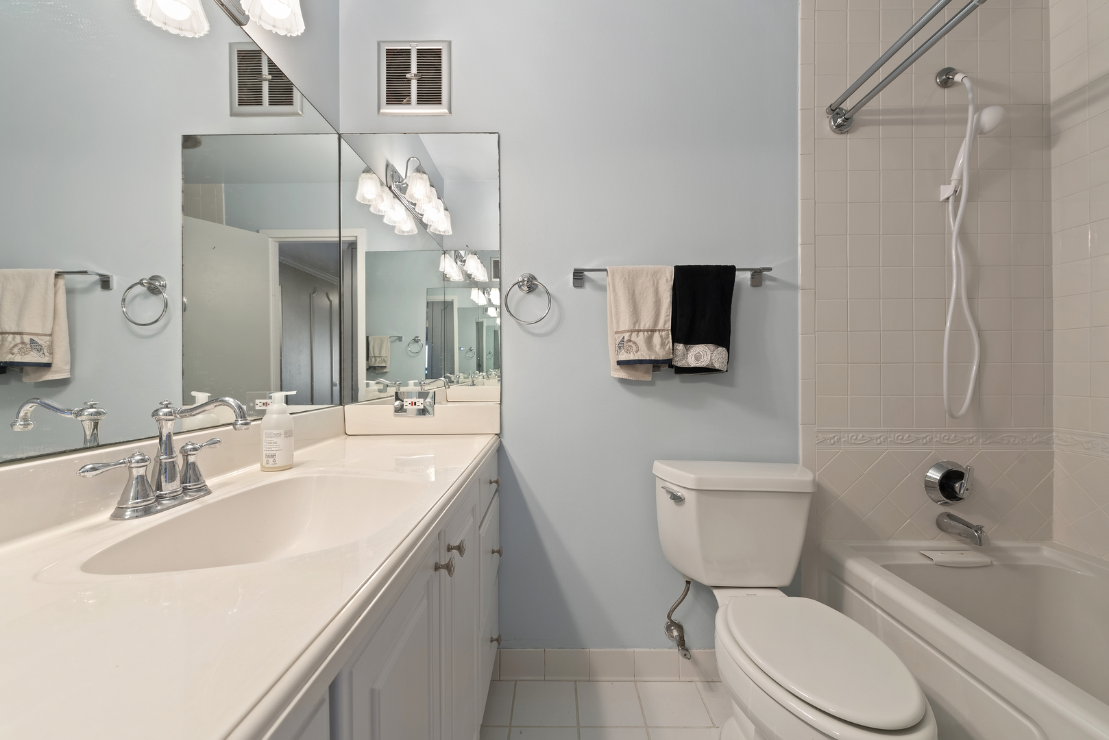 5733 North Sheridan Road, Unit 12B Chicago, IL 60660 - Photo 19 of 25