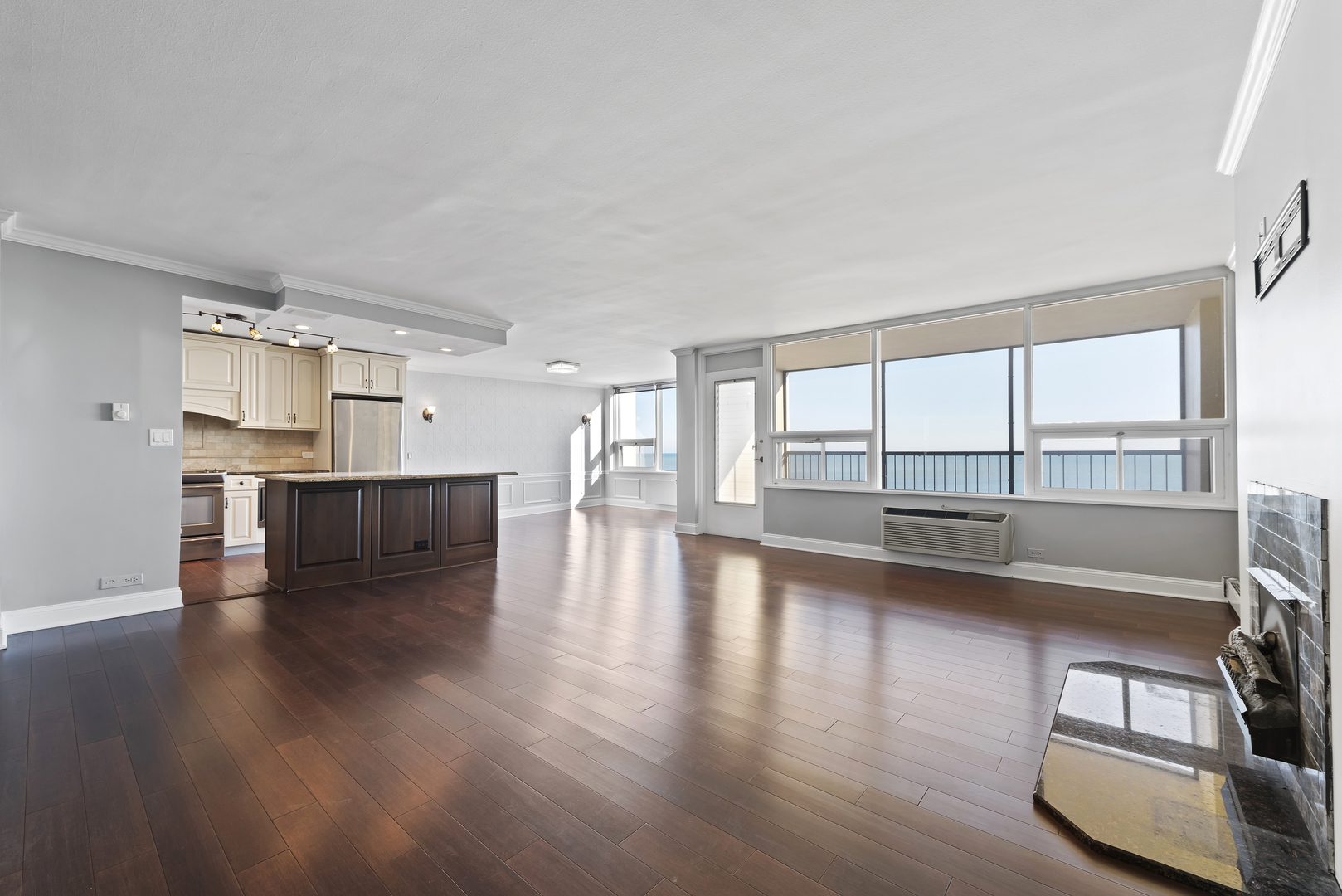 5733 North Sheridan Road, Unit 12B Chicago, IL 60660 - Photo 6 of 25