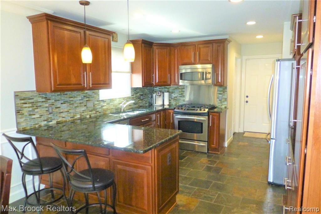 2767 York Road Rochester Hills, MI 48309 - Photo 4 of 19